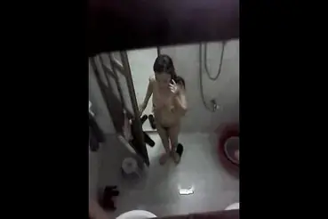 Dokumentasi Gadis Cantik Bersantai Di Kasur
