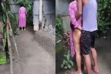 Kemesraan Wanita Dewasa Di Halaman Rumah